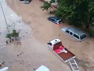 Kastamonu’da Cide’de sağanak; Devrekani Çayı taştı, ev ve iş yerini su bastı