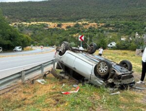 Koyulhisar’da devrilen otomobilin sürücüsü yaralandı