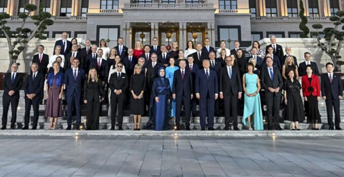 Külliye’de tarihi NATO resepsiyonu: Liderler aile fotoğrafı çekimine katıldı