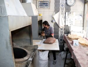 Lavaş ekmek üretirken çocukluk hayali olan romanı yazdı