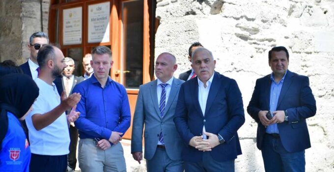 Macaristan Başbakanı Peter Magyar, Yedikule Hisarı’nı ziyaret etti