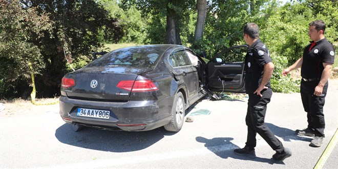 Malatya'da ağaca çarpan otomobildeki 2 kişi öldü