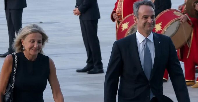Miçotakis mehterle karşılandı, AP’den eş zamanlı "Kıbrıs" adımı geldi
