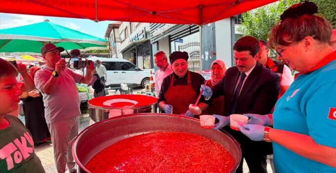 Nallıhan’da vatandaşlara aşure ikram edildi