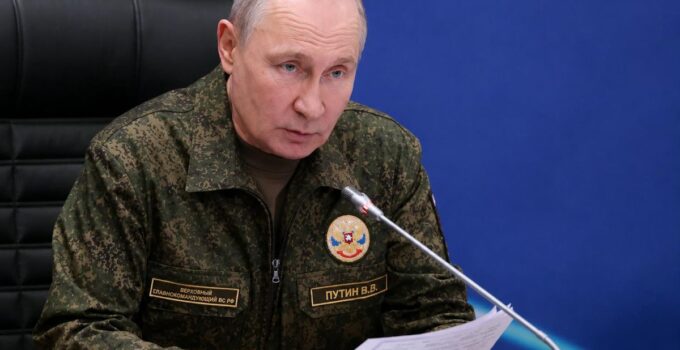 NATO Zirvesi öncesi Putin’den üniformalı mesaj: Sonuna kadar gideceğiz