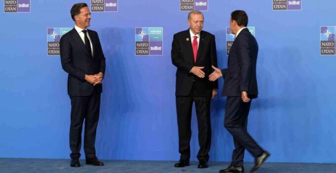 NATO Zirvesi’nde aile fotoğrafı