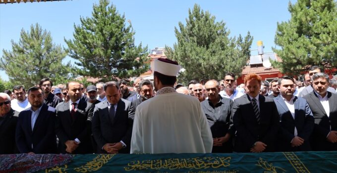 Orta Belediye Başkanı Ömer Bezci’nin annesi son yolculuğuna uğurlandı