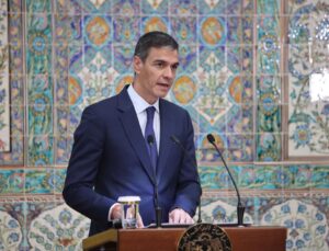 Pedro Sánchez’den, YENİ Parti’yi kuran Özgür Özel’e destek