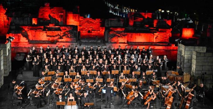 "Carmina Burana" kantatı Efes Opera ve Bale Festivali’nde sanatseverlerle buluştu