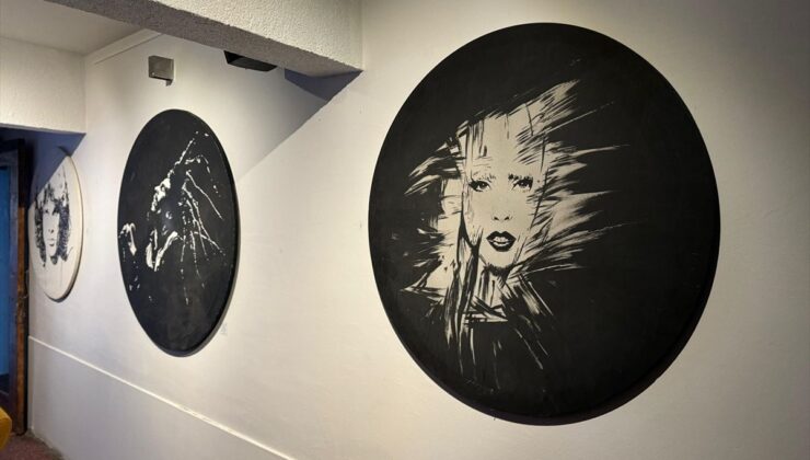 "Long Play Art Collection" sergisi müzikseverleri nostaljik bir yolculuğa çağırıyor