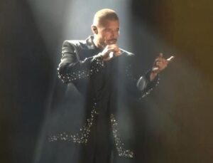 Ricky Martin 15 yıl sonra İstanbul'u salladı! Konsere binlerce hayranı akın etti