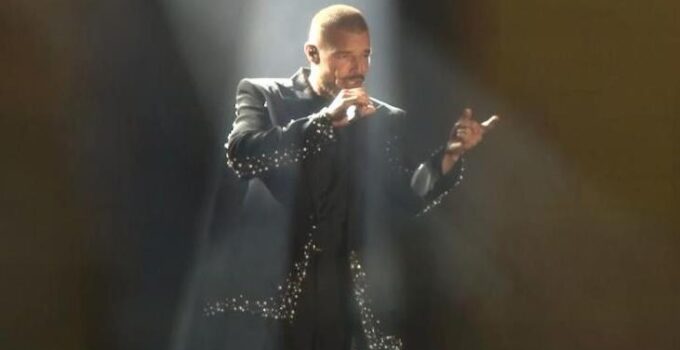 Ricky Martin 15 yıl sonra İstanbul'u salladı! Konsere binlerce hayranı akın etti