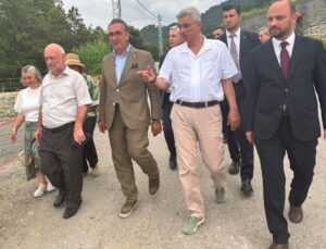 Sağlık Bakanı Memişoğlu Trabzon’da tarihi konaktaki müzeyi ziyaret etti