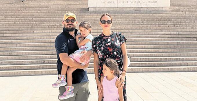 Seda Bakan ailesiyle Anıtkabir’e gitti