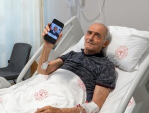 Şehit babası Rüştü Akkuş’a kapalı yöntemle kalp kapağı takıldı