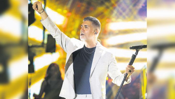 Seyircileri konsere dahil etti