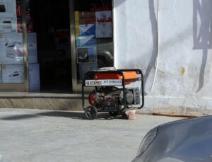 Sıcaklıkların 50 dereceye ulaştığı Libya’da uzun süreli elektrik kesintileri protestolara neden oldu