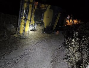 Siirt’te biçerdöver devrildi, sürücü yaralandı