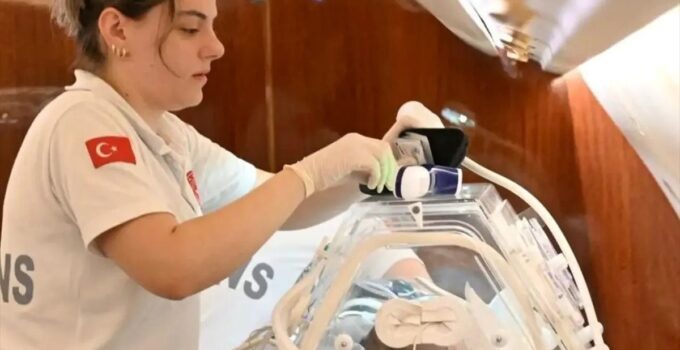 Şırnak’ta 4 aylık bebek uçak ambulansla İstanbul’a sevk edildi