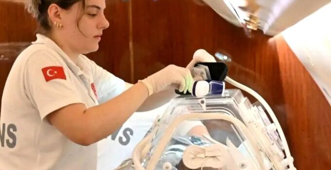 Şırnak’ta 4 aylık kalp hastası bebek ambulans uçakla İstanbul’a sevk edildi