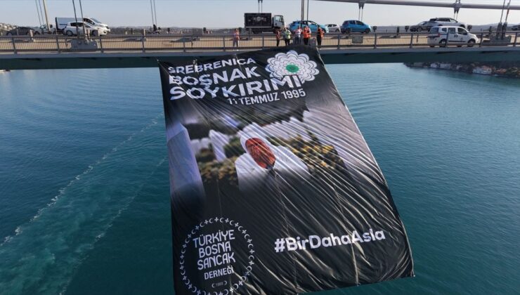 Srebrenitsa Soykırımı’nın 31. yılı dolayısıyla İstanbul Boğazı’ndaki köprülere pankart asıldı