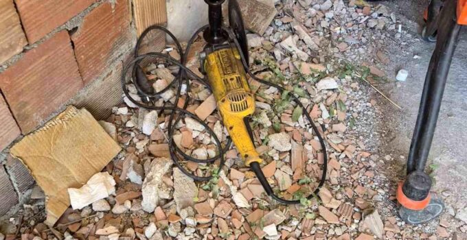 Tarladaki ‘balyoz’ çalışması ormanı yakmış: Arazi sahibi tutuklandı
