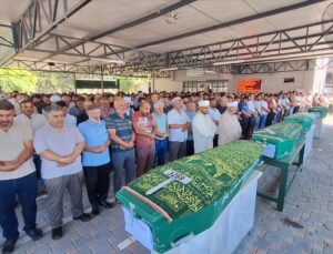 Tarsus’ta deniz faciası: Aynı aileden 4 kişi toprağa verildi