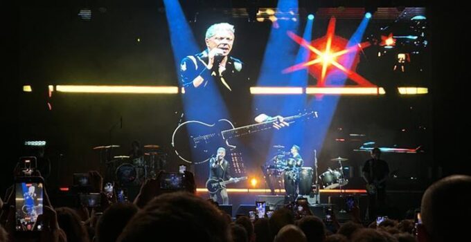The Offspring coşkusu! 20 yıl sonra İstanbul'da konser verdiler