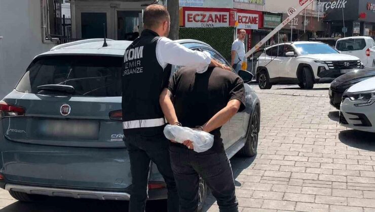 Torbalı’da oto galeriyi kurşunlayan 2 şüpheli tutuklandı