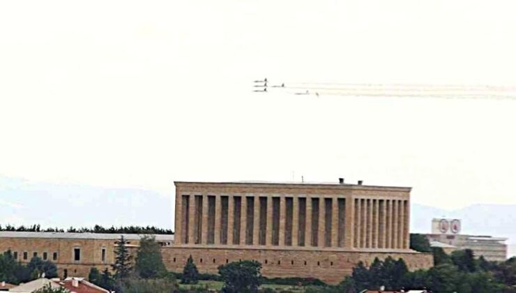 Türk Yıldızları’ndan Ankara semalarında prova uçuşu