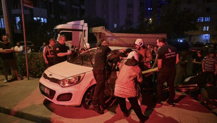 Ümraniye’de kamyon ile otomobilin çarpıştığı kazada 1’i ağır, 4 kişi yaralandı