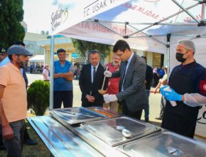 Uşak’ta hastane bahçesinde çorba ikramı başladı