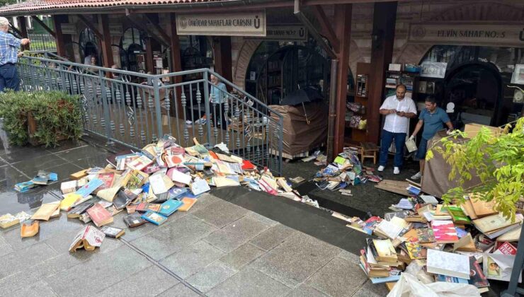 Üsküdar Sahaflar Çarşısı’nı su bastı: Yüzlerce kitap kullanılamaz hale geldi