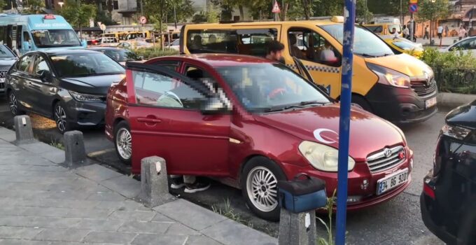 Üsküdar’da park halindeki otomobilde ölü bulundu