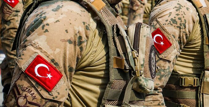 Uzman erbaş kanunu yasalaştı! Sözleşmeli erlere kamuda istihdam imkanı