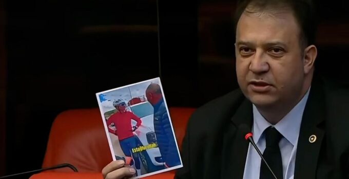 Vekil "Milletin içinde tayt giyiyor" dedi, validen böyle yanıt geldi