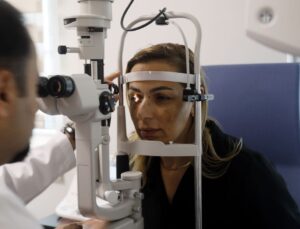 Zabıta memurunun göz sağlığına kavuşması: 10 saniyelik lazer tedavisiyle kornea naklinden kurtuldu
