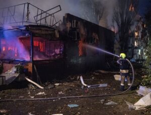 Zelenskiy: “Rusya bu gece Kiev’e yönelik en yoğun balistik füze saldırılarından birini düzenledi”