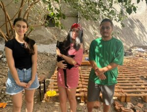 13 yaşındaki Bade, 3D yazıcıyla ürettiği mama kaplarıyla Kedi Mahallesi’ne destek oldu