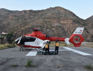 86 yaşındaki felçli hasta ambulans helikopterle Gümüşhane’ye nakledildi
