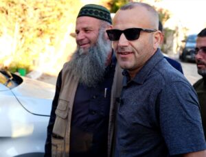 ABD’den dönen Filistinli, ailesinin İsrailli yerleşimcilerce kuşatıldığını anlattı