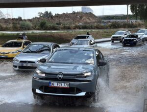 Adana’da Ani Sağanak ve Fırtına Hayatı Olumsuz Etkiledi