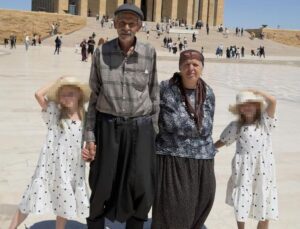 Anıtkabir ziyaretleriyle gündem oldular! Meğer komşuları tarafından dolandırılmışlar
