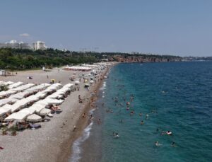Antalya’da Sıcaklık 39 Derece, Sahiller Doldu