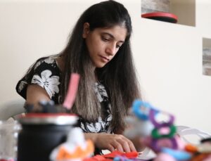 Atık Malzemeleri Oyuncak Yapıp Çocukları Sevindiriyor