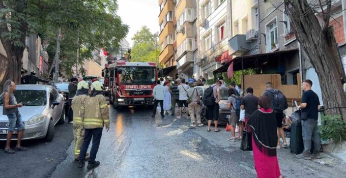 Beyoğlu’nda Otel Yangını: 17 Kişi Tahliye Edildi
