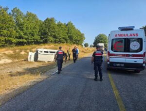 Bilecik’te Hafif Ticari Araç Devrildi: 5 Yaralı