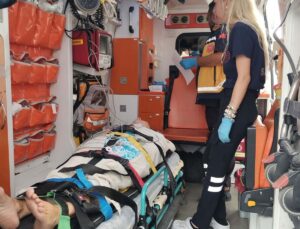 Bodrum’da Tur Teknesinde Düşen Amerikalı Turist Deniz Ambulansıyla Kurtarıldı