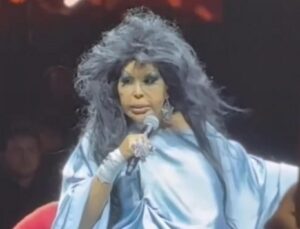 Bülent Ersoy’dan konser gecikmesi tepkisine sert sözler