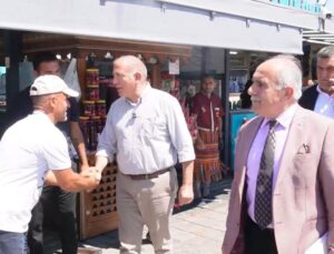 CHP İstanbul İl Başkanı Gürsel Tekin’den Eminönü’nde esnaf ziyareti
